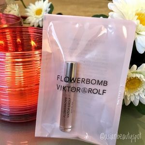 Flowerbomb Viktor & Rolf for women EDP .1oz